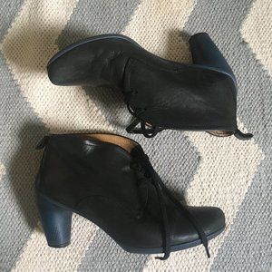 Ecco black leather lace up booties 6.5